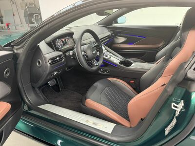 Aston Martin DB12 Neuwagen