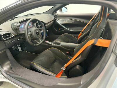 McLaren Artura Neuwagen