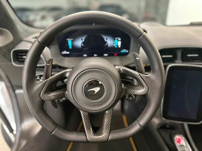 McLaren Artura Neuwagen