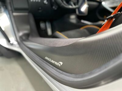 McLaren Artura Neuwagen