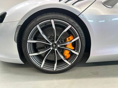 McLaren Artura Neuwagen