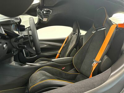 McLaren Artura Neuwagen