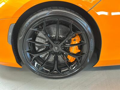 McLaren Artura Neuwagen