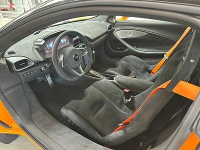 McLaren Artura Neuwagen