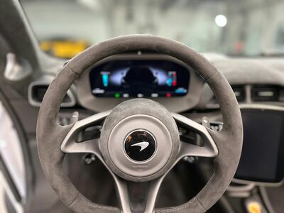 McLaren Artura Neuwagen