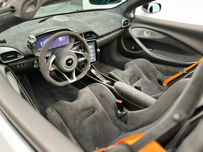 McLaren Artura Neuwagen