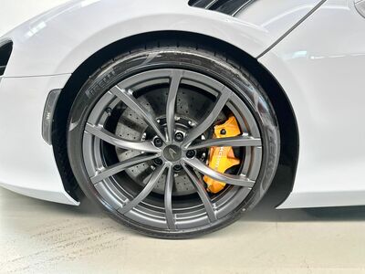 McLaren Artura Neuwagen