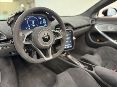 McLaren Artura Neuwagen