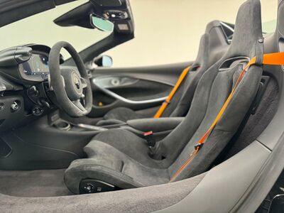 McLaren Artura Neuwagen