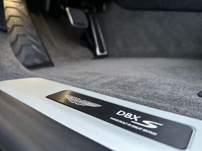 Aston Martin DBX Neuwagen