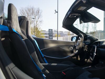 McLaren Artura Neuwagen