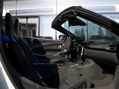 McLaren Artura Neuwagen