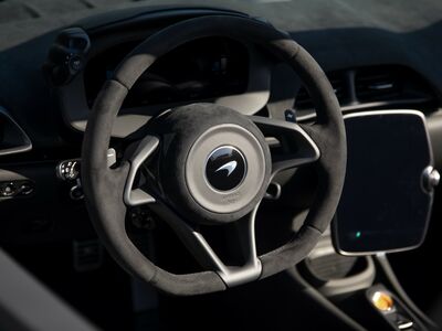 McLaren Artura Neuwagen