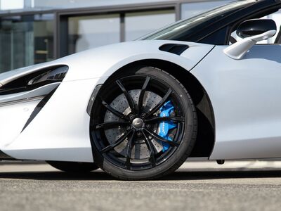 McLaren Artura Neuwagen