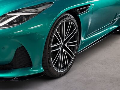 Aston Martin DB12 Neuwagen