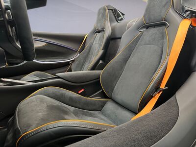 McLaren Artura Neuwagen