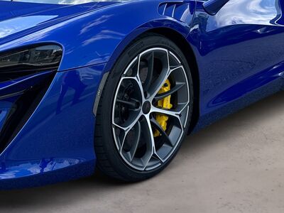 McLaren Artura Neuwagen