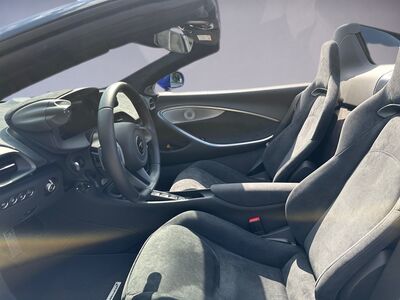 McLaren Artura Neuwagen