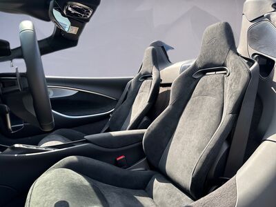 McLaren Artura Neuwagen
