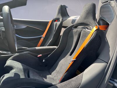 McLaren Artura Neuwagen McLaren Artura Neuwagen
