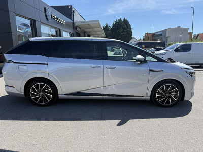 Xpeng X9 Vorführwagen