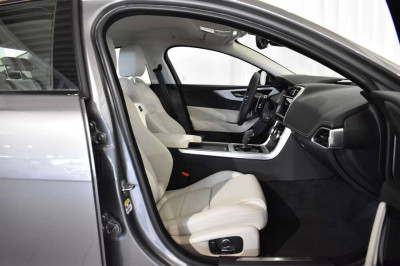 Jaguar XE Vorführwagen