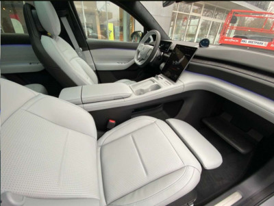 NIO EL6 Vorführwagen