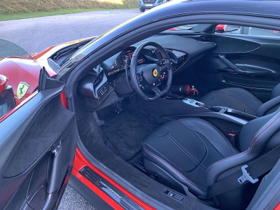 Ferrari SF90 Gebrauchtwagen Ferrari SF90 Gebrauchtwagen