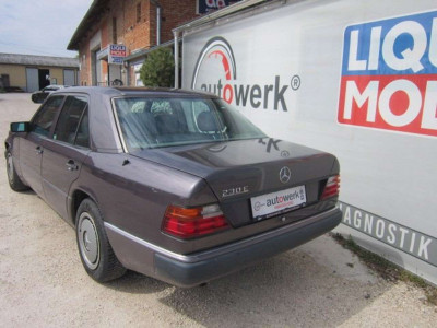 Mercedes-Benz 230 Oldtimer Mercedes-Benz 230 Oldtimer