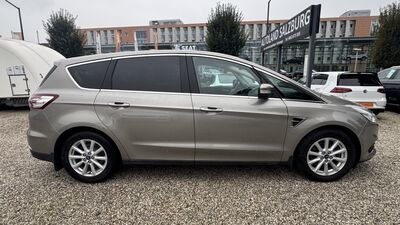 Ford S-MAX Gebrauchtwagen