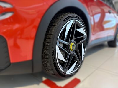 Abarth 600e Neuwagen Abarth 600e Neuwagen