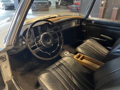 Mercedes-Benz SL Oldtimer Mercedes-Benz SL Oldtimer